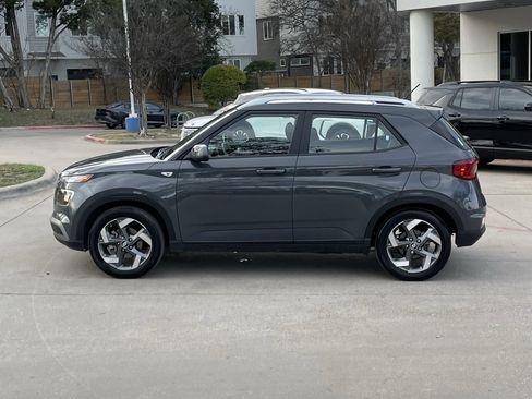 Used 2025 Hyundai Venue SEL image 3
