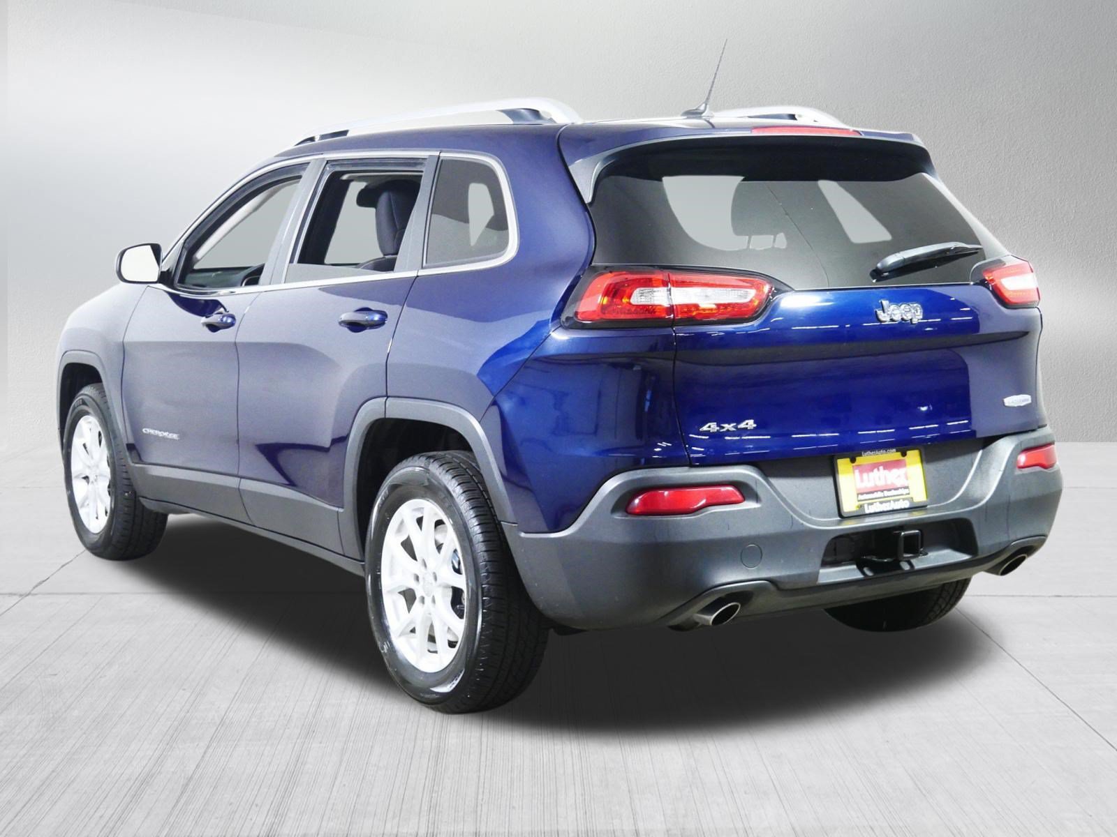 Used 2014 Jeep Cherokee Latitude w/ Cold Weather Group AWD/4WD image 5