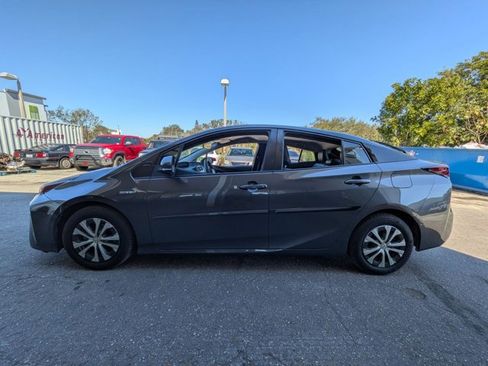 Used 2022 Toyota Prius LE image 8
