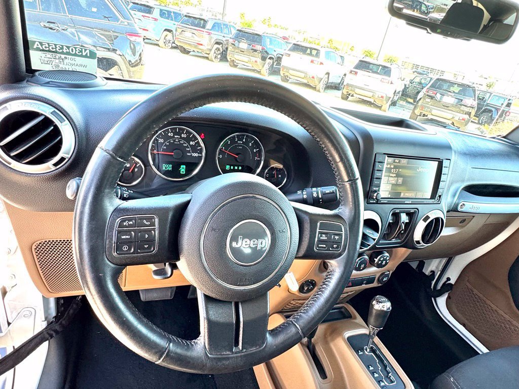 Used 2016 Jeep Wrangler Unlimited Sahara w/ Connectivity Group AWD/4WD image 28