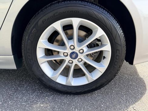 Used 2020 Ford Fusion SE image 12