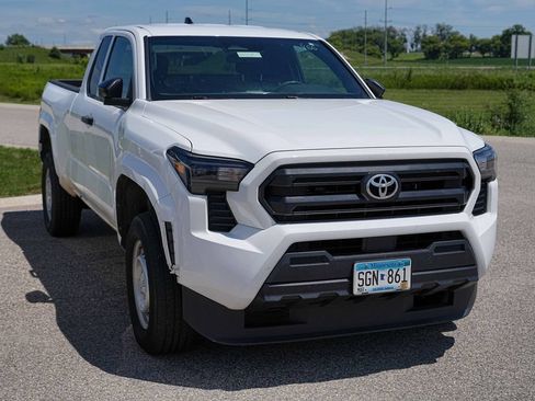 Used 2025 Toyota Tacoma SR RWD image 3