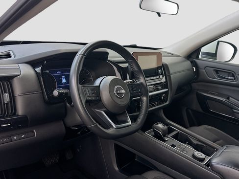 Used 2025 Nissan Pathfinder SV AWD/4WD image 18