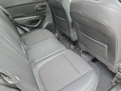 Used 2022 Chevrolet Trax LT w/ LT Convenience Package FWD image 11