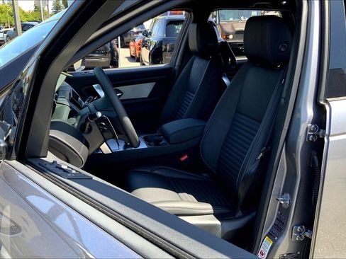 New 2025 Land Rover Discovery Sport Dynamic SE image 10