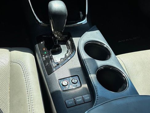 Used 2013 Toyota Avalon Limited FWD image 12