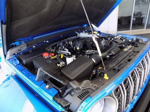 Certified 2024 Jeep Gladiator Mojave image 32