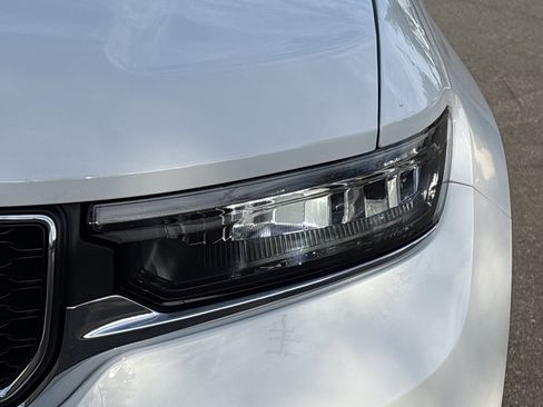 Used 2025 Jeep Grand Cherokee L Laredo image 11