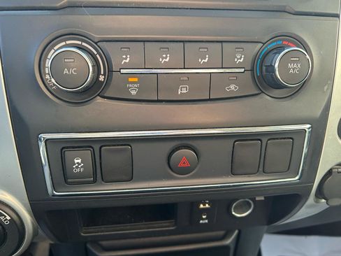 Used 2017 Nissan Titan SV image 23