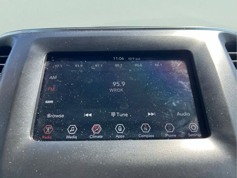 Certified 2019 Jeep Cherokee Latitude Plus FWD image 27