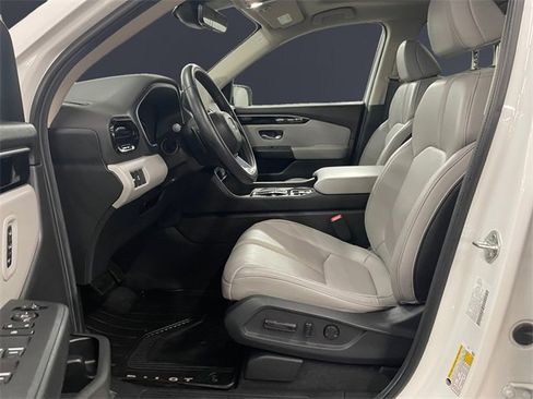 Certified 2024 Honda Pilot Touring image 9
