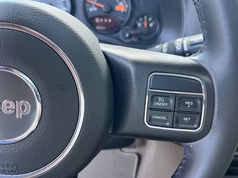 Used 2015 Jeep Patriot High Altitude AWD/4WD image 34