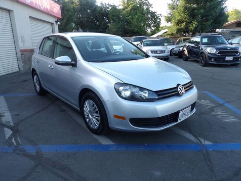 Used 2011 Volkswagen Golf 4-Door image 2