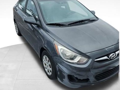 Used 2012 Hyundai Accent GLS image 3