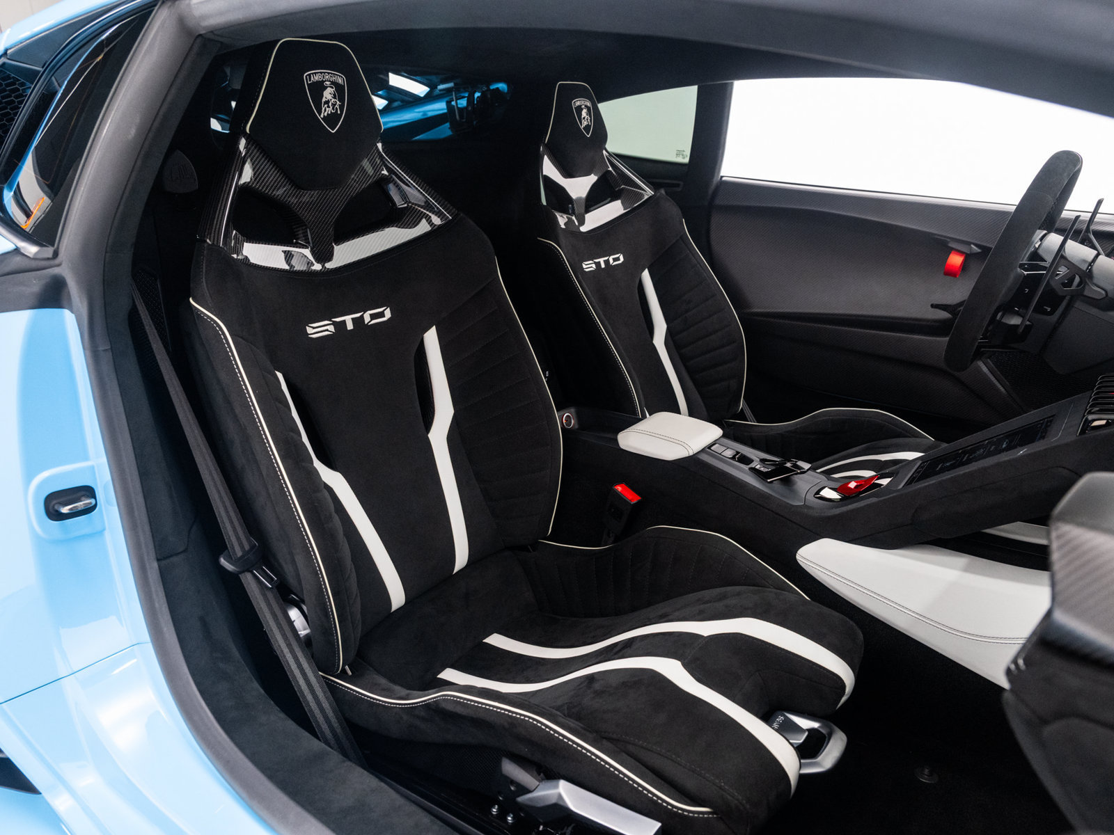 Used 2022 Lamborghini Huracan STO RWD image 42