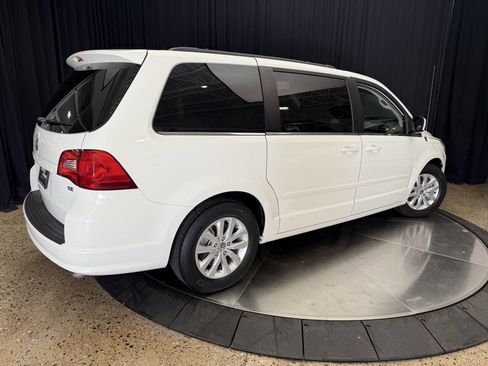 Used 2012 Volkswagen Routan SE image 9