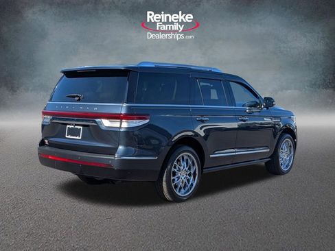 Used 2022 Lincoln Navigator Reserve AWD/4WD image 5