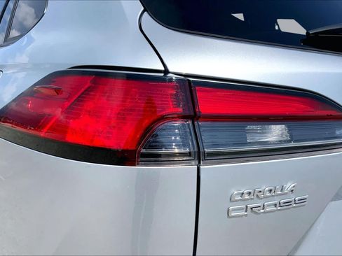 Certified 2025 Toyota Corolla Cross XLE FWD image 28