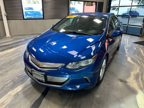 Used 2017 Chevrolet Volt LT w/ Comfort Package FWD image 2