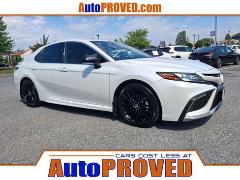 Used 2022 Toyota Camry XSE FWD image 1