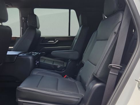 Used 2025 GMC Yukon Denali RWD image 10