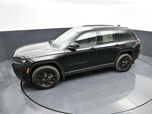 New 2026 Jeep Grand Cherokee Altitude AWD/4WD image 38