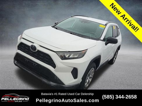 Used 2021 Toyota RAV4 LE image 1