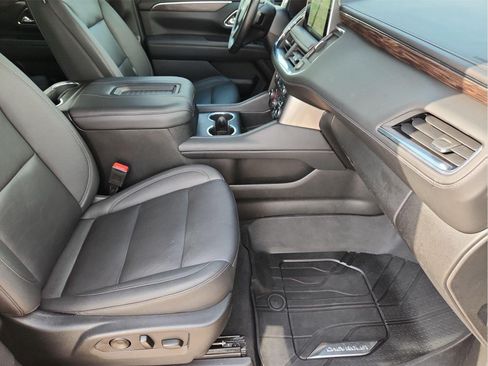 Used 2023 Chevrolet Suburban Z71 w/ Luxury Package AWD/4WD image 29