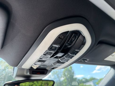 Used 2018 Porsche Macan AWD/4WD image 31