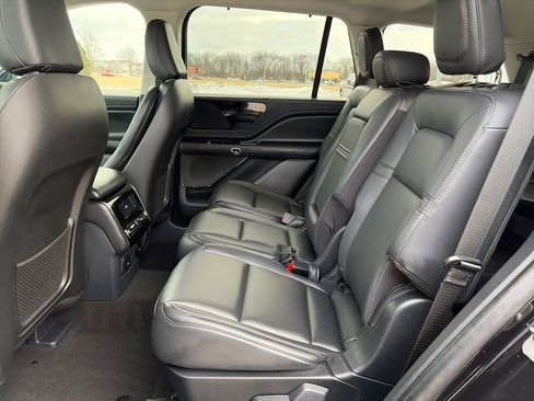 Used 2025 Lincoln Aviator AWD image 33