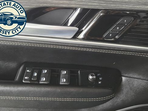 Used 2024 Jeep Wagoneer L Series II AWD/4WD image 26