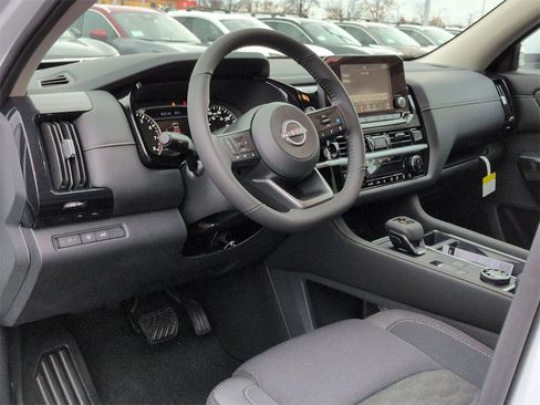 New 2025 Nissan Pathfinder SV image 9