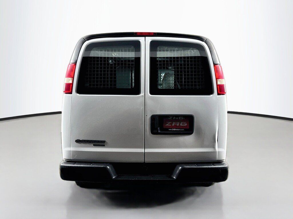 Used 2013 Chevrolet Express 1500 RWD image 4