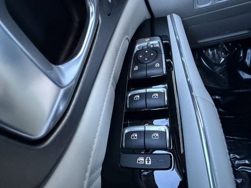 Used 2023 Kia Sorento SX Prestige image 28