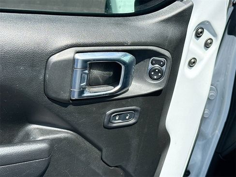 Used 2022 Jeep Gladiator Willys image 19