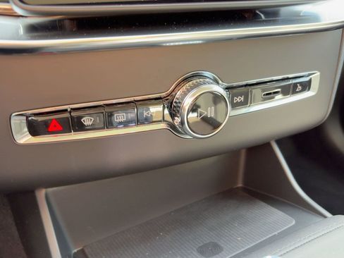 New 2026 Volvo XC90 T8 Plus w/ Protection Package Premier image 18