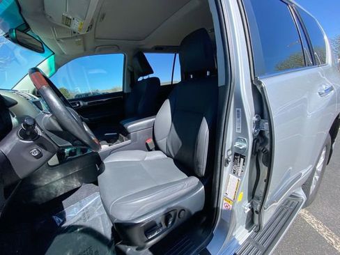 Used 2019 Lexus GX 460 Premium image 11