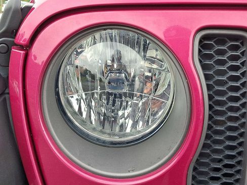 Used 2022 Jeep Wrangler Unlimited Rubicon w/ Cold Weather Group image 11