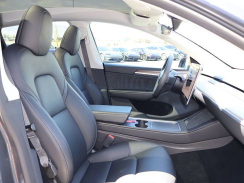 Used 2023 Tesla Model Y Long Range AWD/4WD image 25