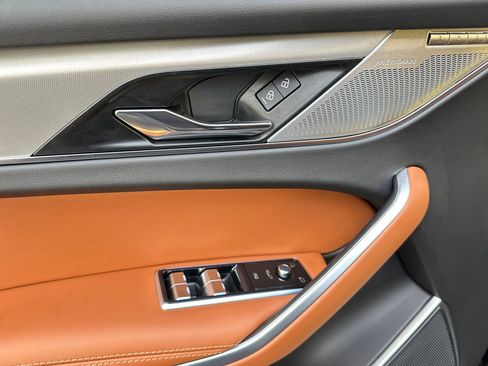 Used 2025 Jaguar F-PACE R-Dynamic S image 10