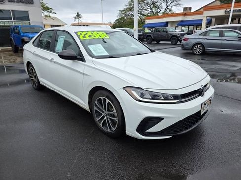 Used 2025 Volkswagen Jetta Sport image 1