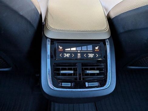 Used 2017 Volvo XC90 T6 Momentum w/ Vision Package image 27