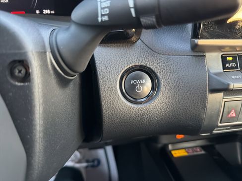 Used 2025 Toyota Camry SE image 18