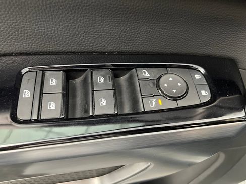 Used 2025 Nissan Pathfinder SL FWD image 15