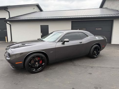 Used 2015 Dodge Challenger R/T w/ Quick Order Package 22B R/T image 2