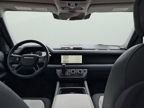 Used 2024 Land Rover Defender 110 X-Dynamic SE image 23