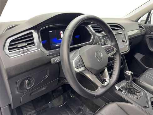 Used 2022 Volkswagen Tiguan SE image 54