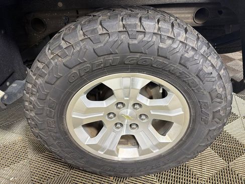 Used 2018 Chevrolet Silverado 1500 LT w/ Texas Edition AWD/4WD image 19