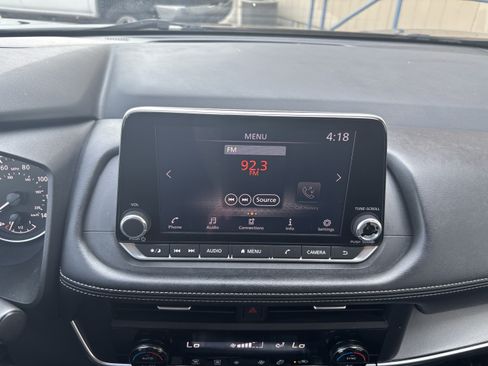 Used 2024 Nissan Rogue SV AWD/4WD image 16