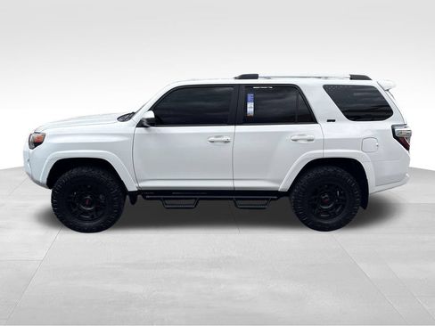 Used 2021 Toyota 4Runner SR5 AWD/4WD image 2